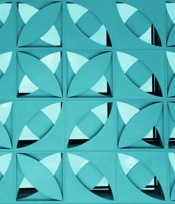 Abstract geometric blue pattern with repetitive square and leaf shapes, ideal for modern backgrounds.